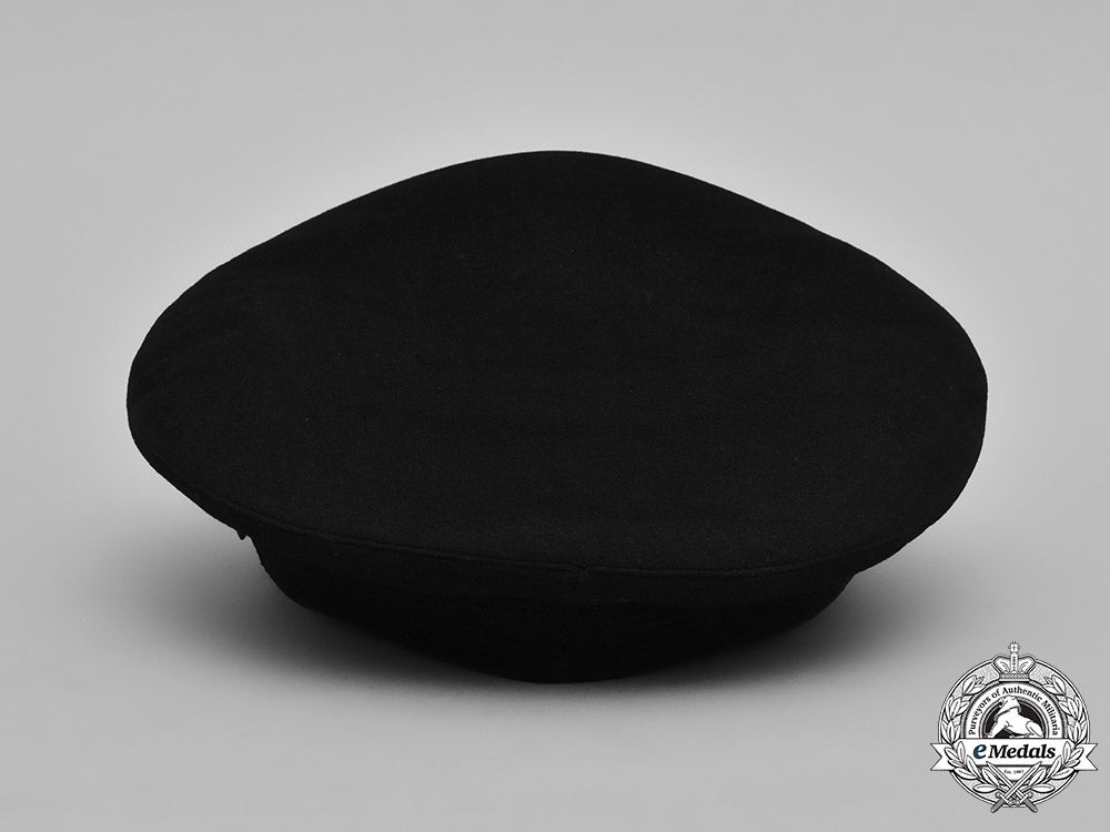 united_kingdom,_royal_navy._a_captain’s_visor_cap,_c.1941_m181_6243_1