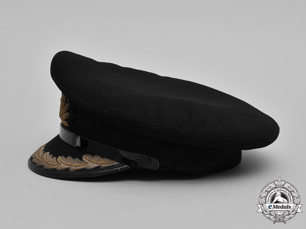 united_kingdom,_royal_navy._a_captain’s_visor_cap,_c.1941_m181_6244_1