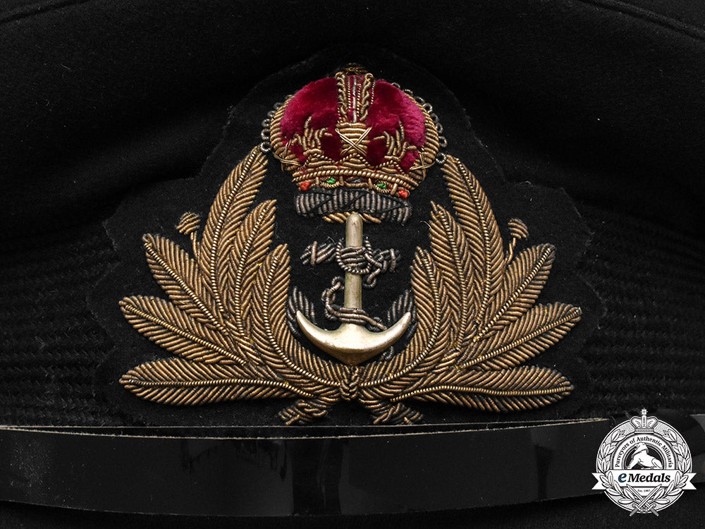 united_kingdom,_royal_navy._a_captain’s_visor_cap,_c.1941_m181_6245_1