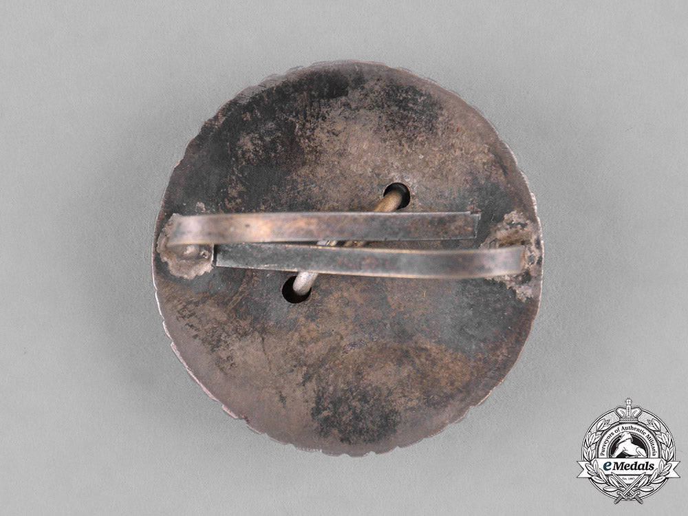lithuania._a_vytis_army_cap_badge_m181_6752