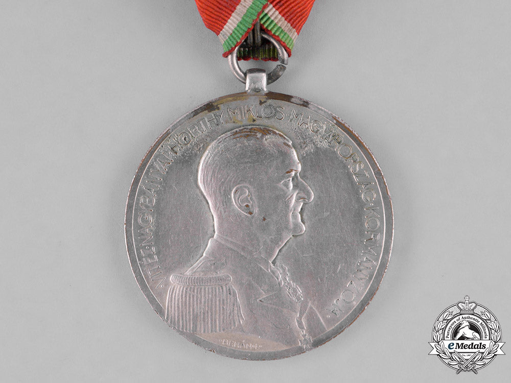 hungary,_kingdom._a_second_war_period_silver_grade_hungarian_medal_for_bravery_m181_7071