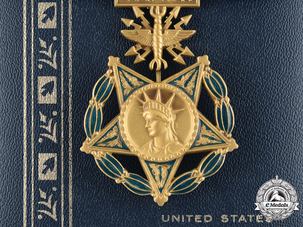 united_states._air_force_medal_of_honor_m181_7108