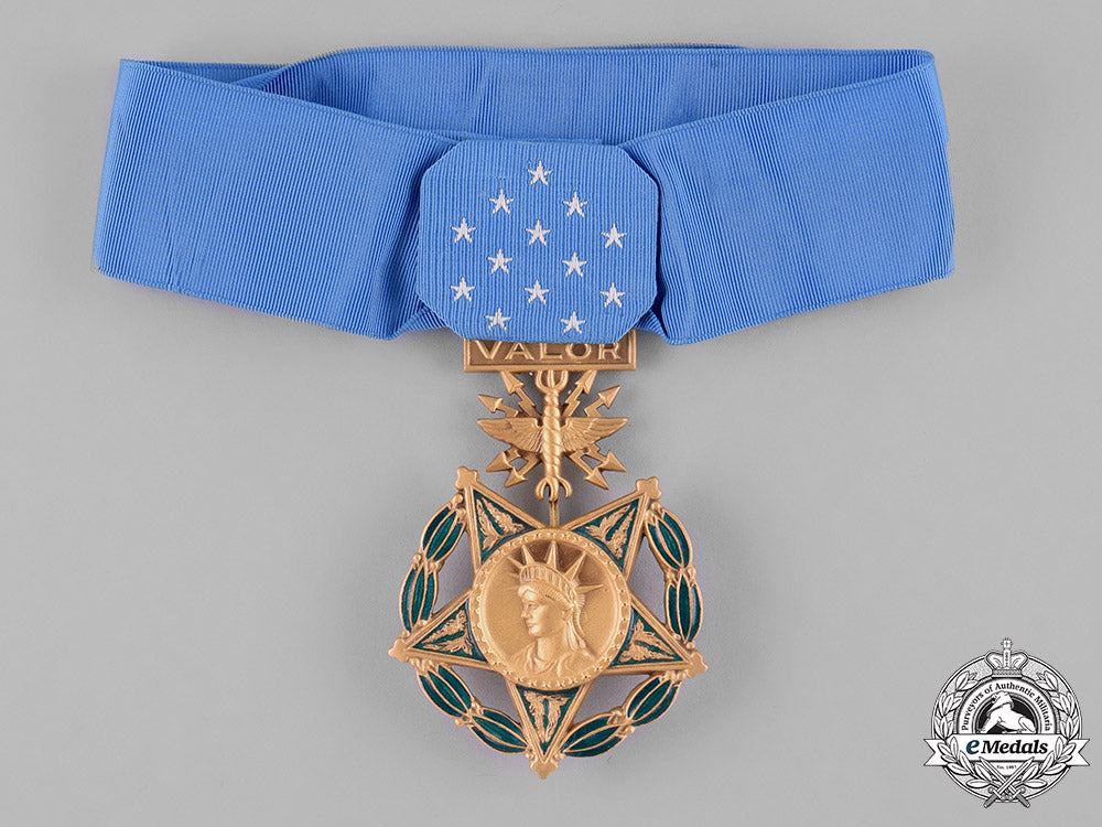 united_states._air_force_medal_of_honor_m181_7109