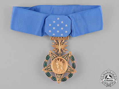 united_states._air_force_medal_of_honor_m181_7109