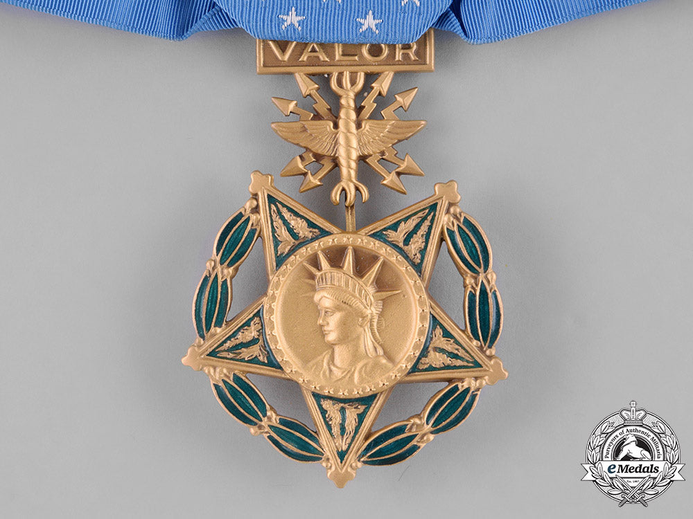 united_states._air_force_medal_of_honor_m181_7110