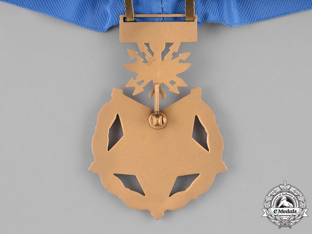 united_states._air_force_medal_of_honor_m181_7111