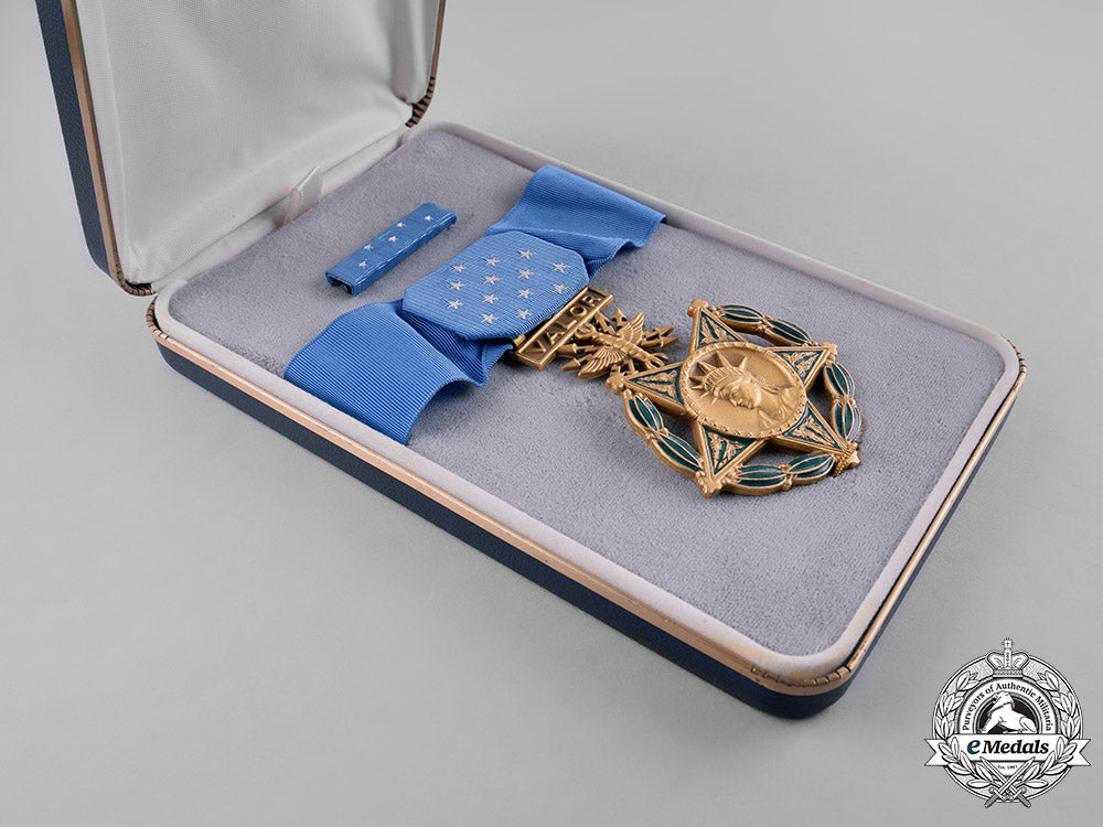 united_states._air_force_medal_of_honor_m181_7117