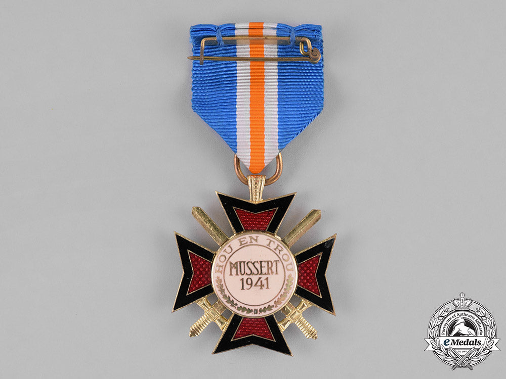 netherlands,_nsb._a_nsb_mussert_bravery_cross,_with_case_m181_7175