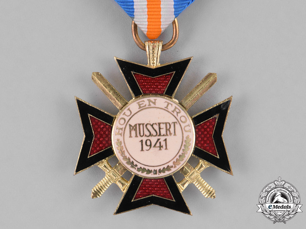 netherlands,_nsb._a_nsb_mussert_bravery_cross,_with_case_m181_7177