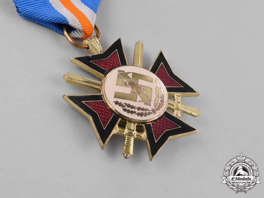 netherlands,_nsb._a_nsb_mussert_bravery_cross,_with_case_m181_7178