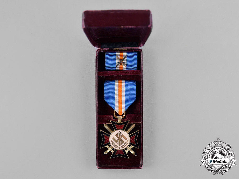 netherlands,_nsb._a_nsb_mussert_bravery_cross,_with_case_m181_7180