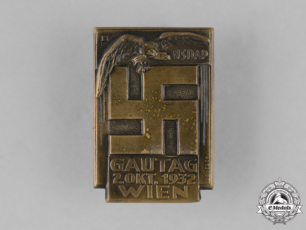 austria._a1932_vienna_regional_council_day_badge_m181_7305