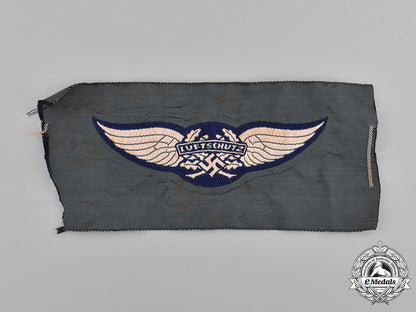 germany,_third_reich._a_group_of_second_war_period_uniform_insignia_m181_7921