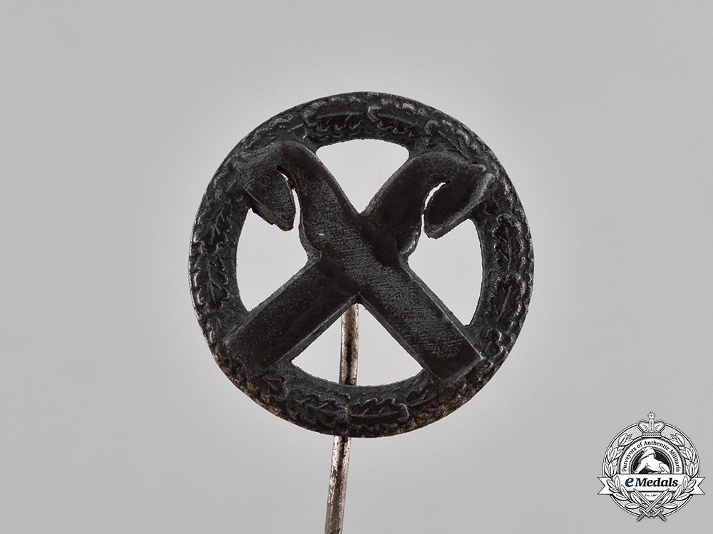 germany,_third_reich._a_group_of_third_reich_period_stick_pins_m181_7947