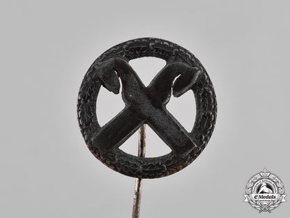 germany,_third_reich._a_group_of_third_reich_period_stick_pins_m181_7947