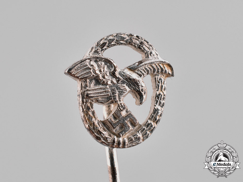 germany,_third_reich._a_group_of_second_war_period_stick_pin_medals_m181_7956