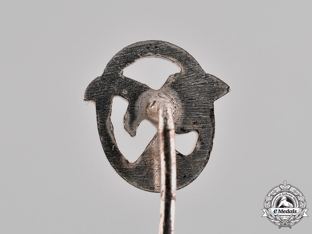 germany,_third_reich._a_group_of_second_war_period_stick_pin_medals_m181_7957