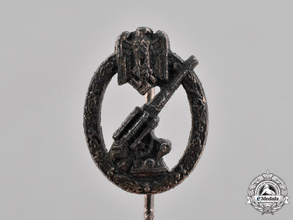 germany,_third_reich._a_group_of_second_war_period_stick_pin_medals_m181_7962