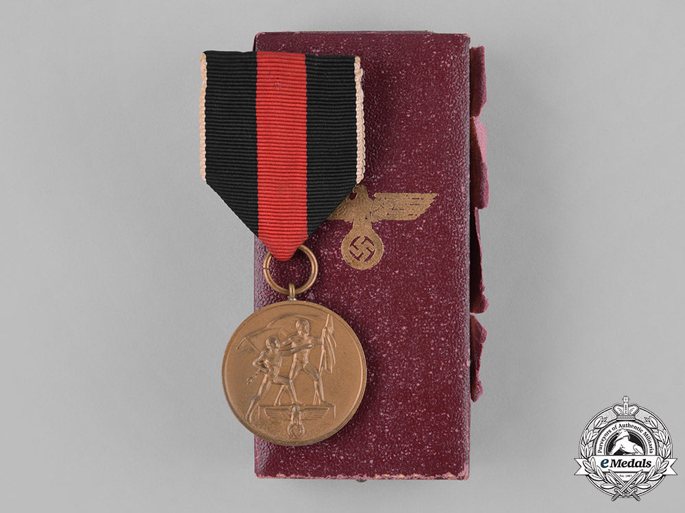 germany,_third_reich._a_sudetenland_medal_with_clasp_and_case_m181_8314