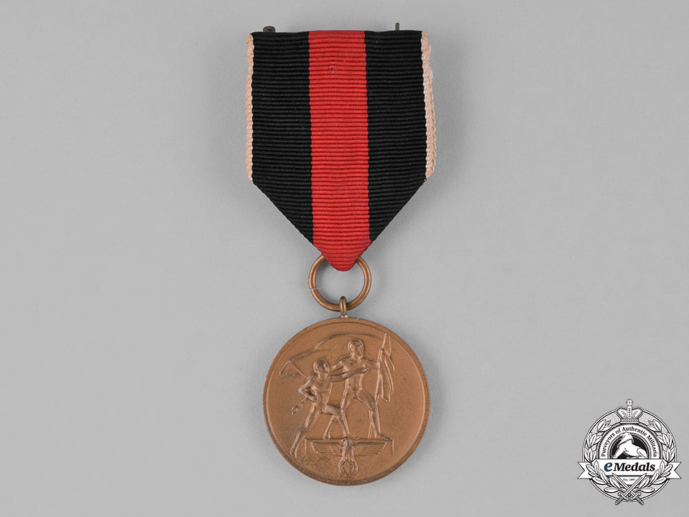 germany,_third_reich._a_sudetenland_medal_with_clasp_and_case_m181_8315