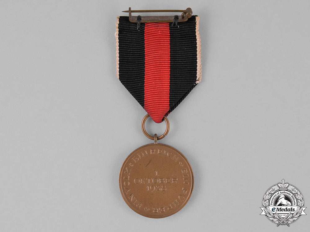 germany,_third_reich._a_sudetenland_medal_with_clasp_and_case_m181_8316