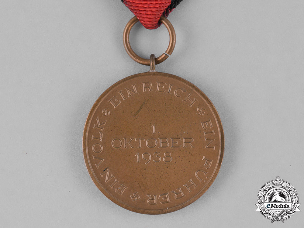 germany,_third_reich._a_sudetenland_medal_with_clasp_and_case_m181_8318