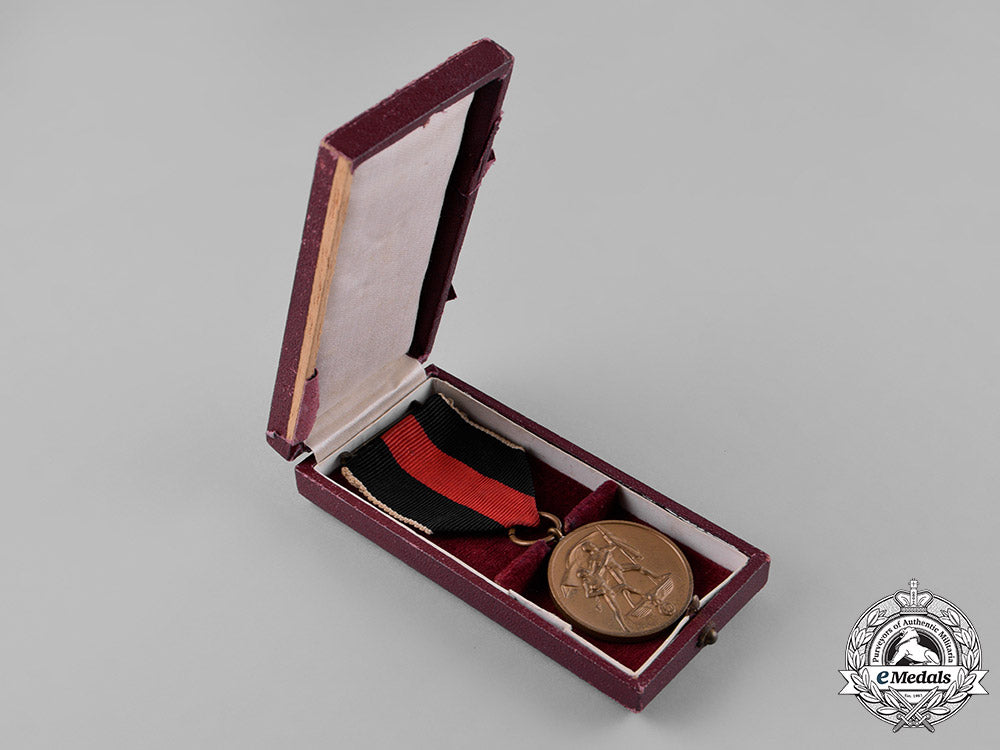 germany,_third_reich._a_sudetenland_medal_with_clasp_and_case_m181_8320