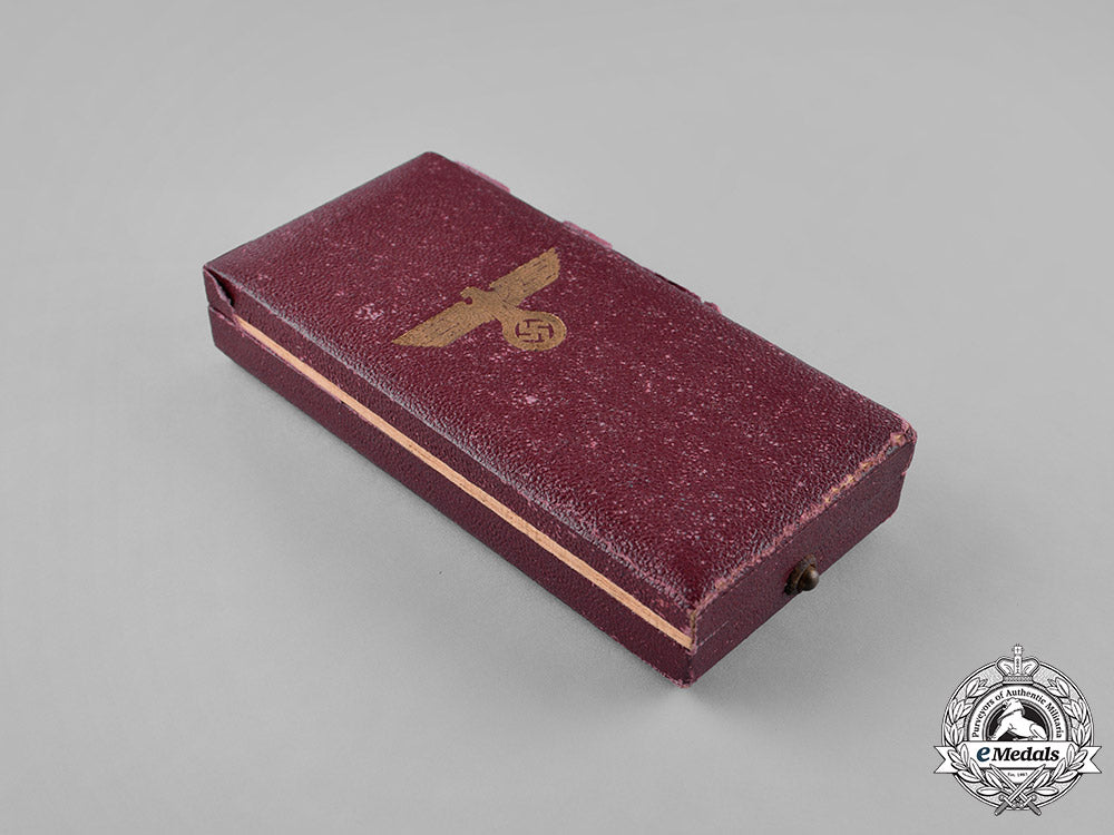 germany,_third_reich._a_sudetenland_medal_with_clasp_and_case_m181_8321