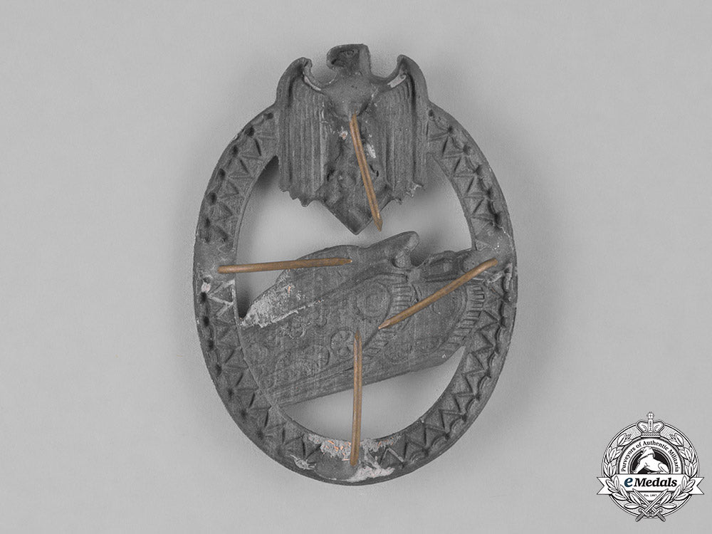 germany,_heer._an_armored_marksmanship_lanyard_badge_m181_8387