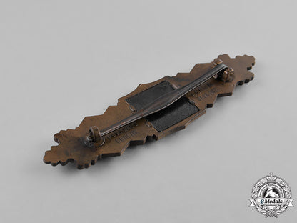 germany,_wehrmacht._a_close_combat_clasp,_bronze_grade,_by_arbeitsgemeinschaft_metall_und_kunststoff_m181_8493