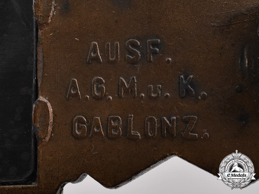germany,_wehrmacht._a_close_combat_clasp,_bronze_grade,_by_arbeitsgemeinschaft_metall_und_kunststoff_m181_8497
