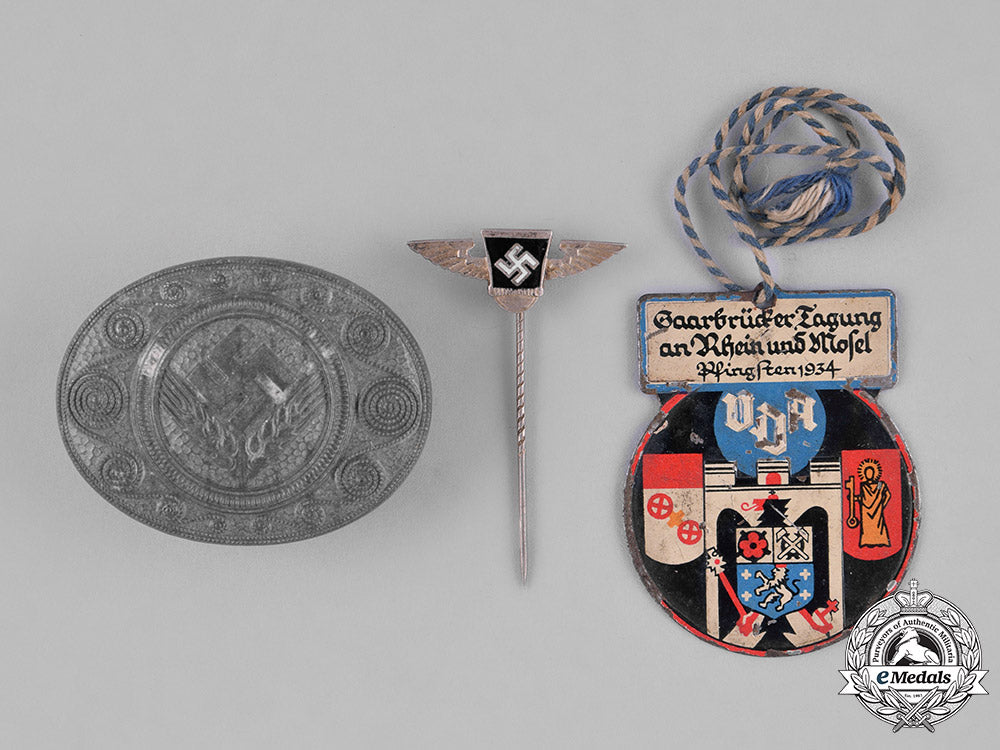 germany._a_lot_of_three_third_reich_badges_m181_8595