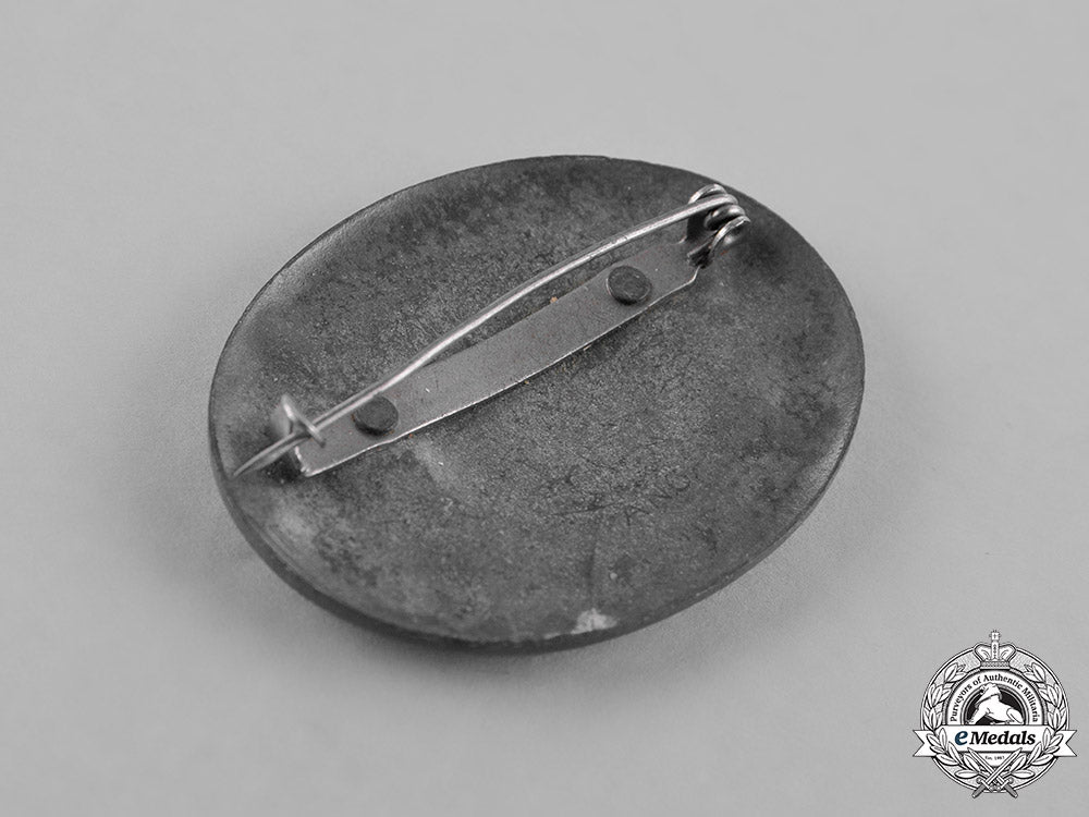 germany._a_lot_of_three_third_reich_badges_m181_8597