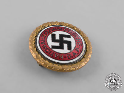 germany,_nsdap._a_nsdap_golden_party_badge_by_deschler&_sohn_m181_8661