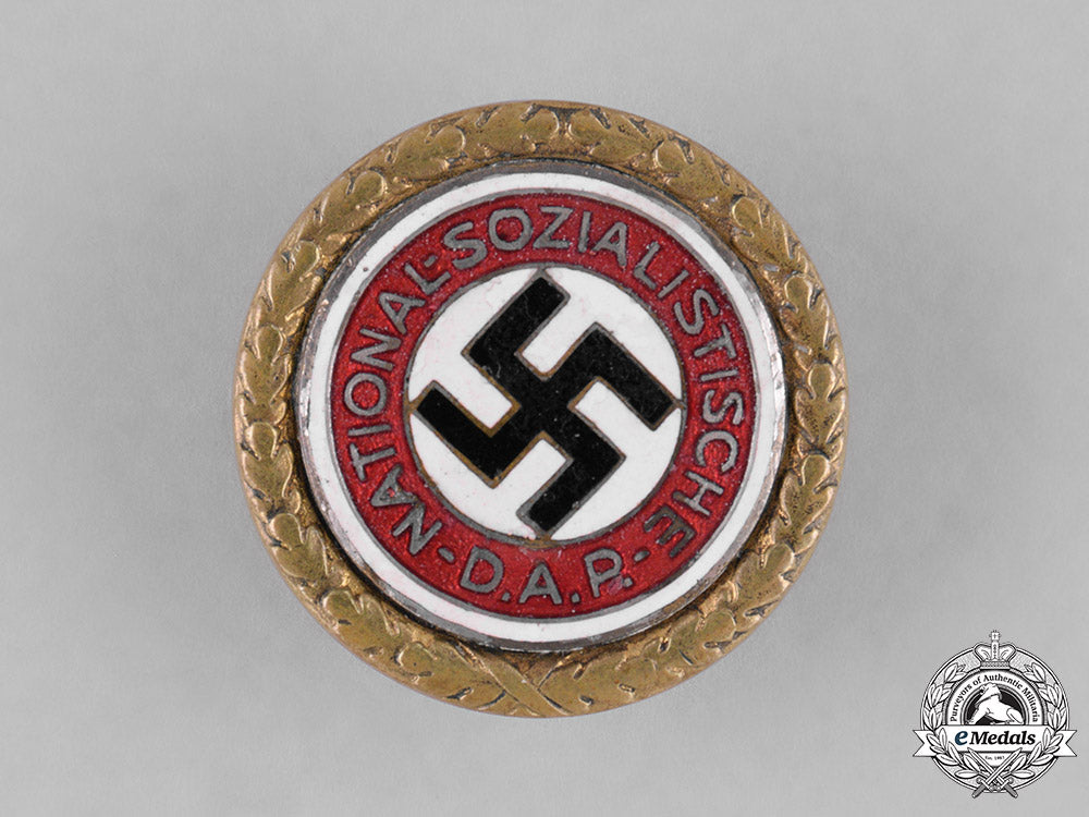 germany,_nsdap._a_nsdap_golden_party_badge_by_deschler&_sohn_m181_8671