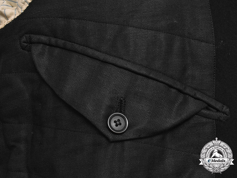 japan,_imperial_navy._a_captain_dress_coat,_c.1940_m181_8928_1