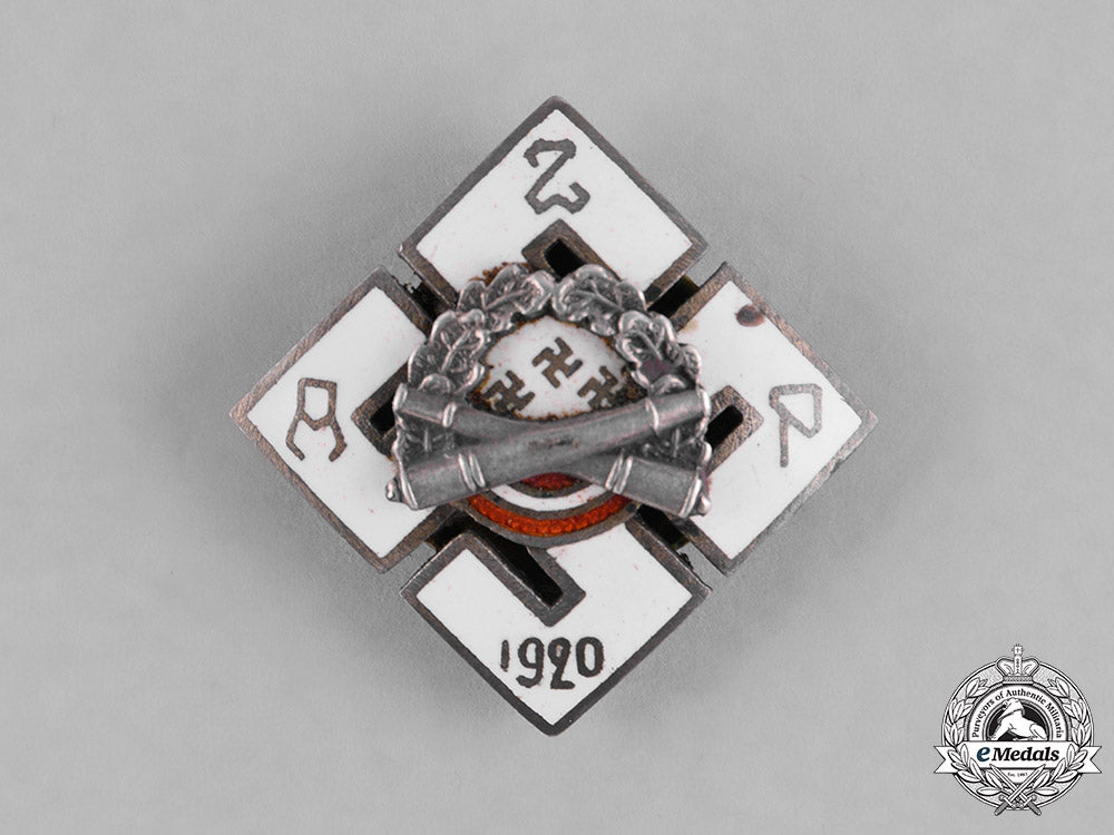 latvia,_first_republic._a_zemgales_artillery_regiment_member’s_badge,_c.1925_m181_9052