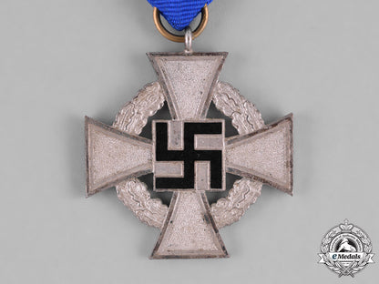 germany,_third_reich._a_grouping_of_two_second_war_civilian_medals_and_awards_m181_9138