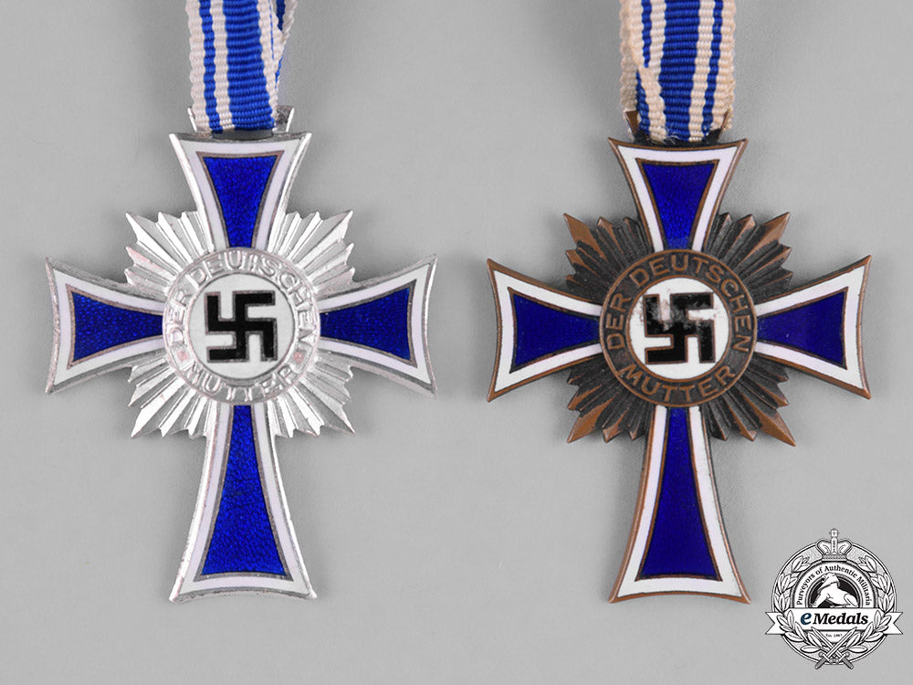 germany,_third_reich._a_pair_of_honour_crosses_of_the_german_mother_m181_9423