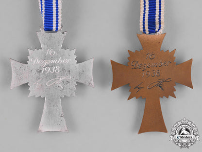 germany,_third_reich._a_pair_of_honour_crosses_of_the_german_mother_m181_9424