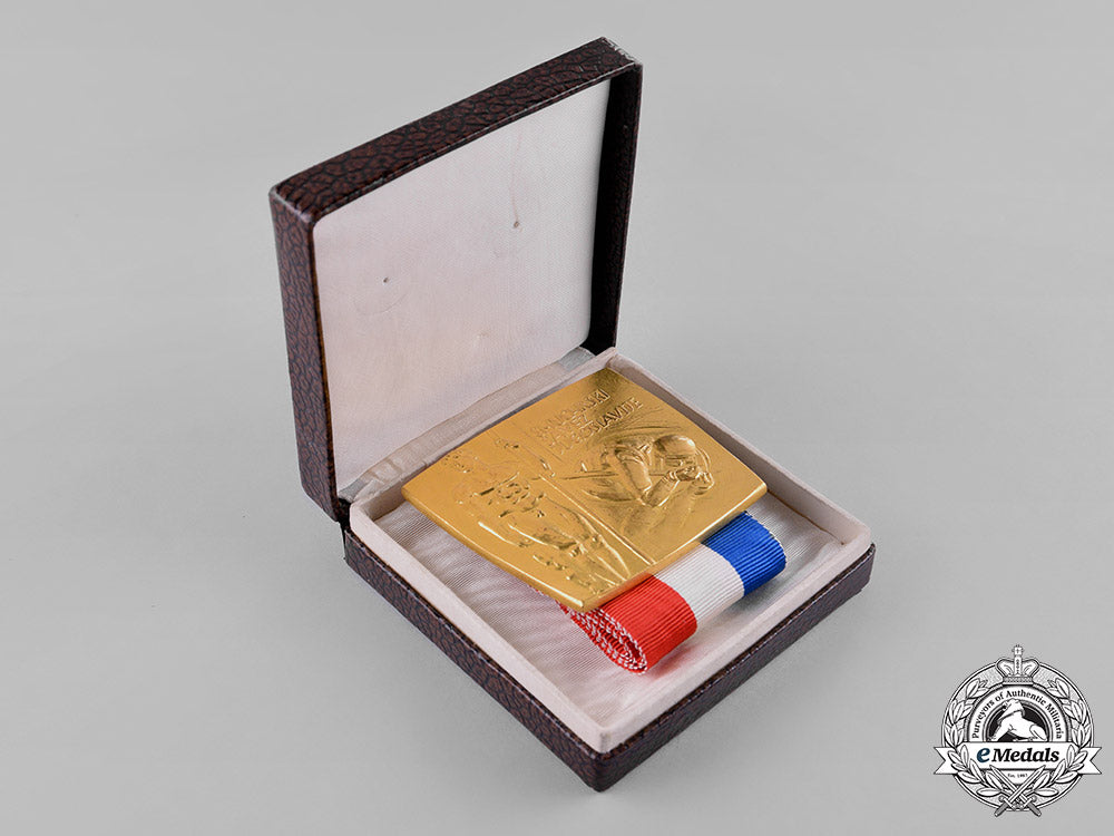 yugoslavia;_slovenia._golden_ski_medal_to_stane_dolanc,_one_of_tito's_closest_collaborators_m181_9802