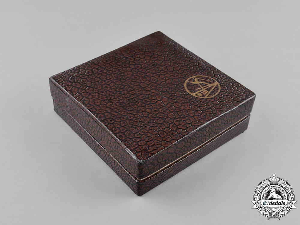 yugoslavia;_slovenia._golden_ski_medal_to_stane_dolanc,_one_of_tito's_closest_collaborators_m181_9803