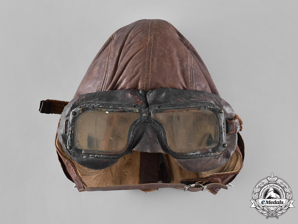 canada._a_royal_canadian_air_force(_rcaf)_flying_helmet_with_goggles,_c.1942_m181_9967_1