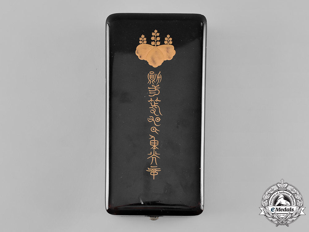 japan(_empire)._order_of_the_rising_sun,_ii_class_case_m181_9969