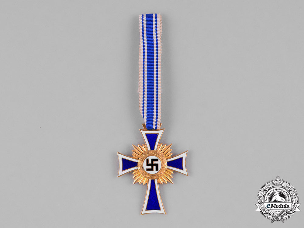 germany,_third_reich._an_honour_cross_of_the_german_mother,_gold_grade_m182_0308
