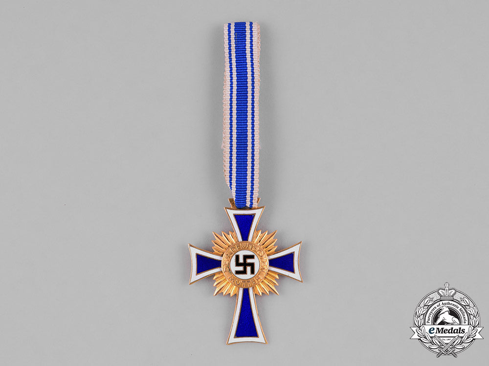 germany,_third_reich._an_honour_cross_of_the_german_mother,_gold_grade_m182_0308