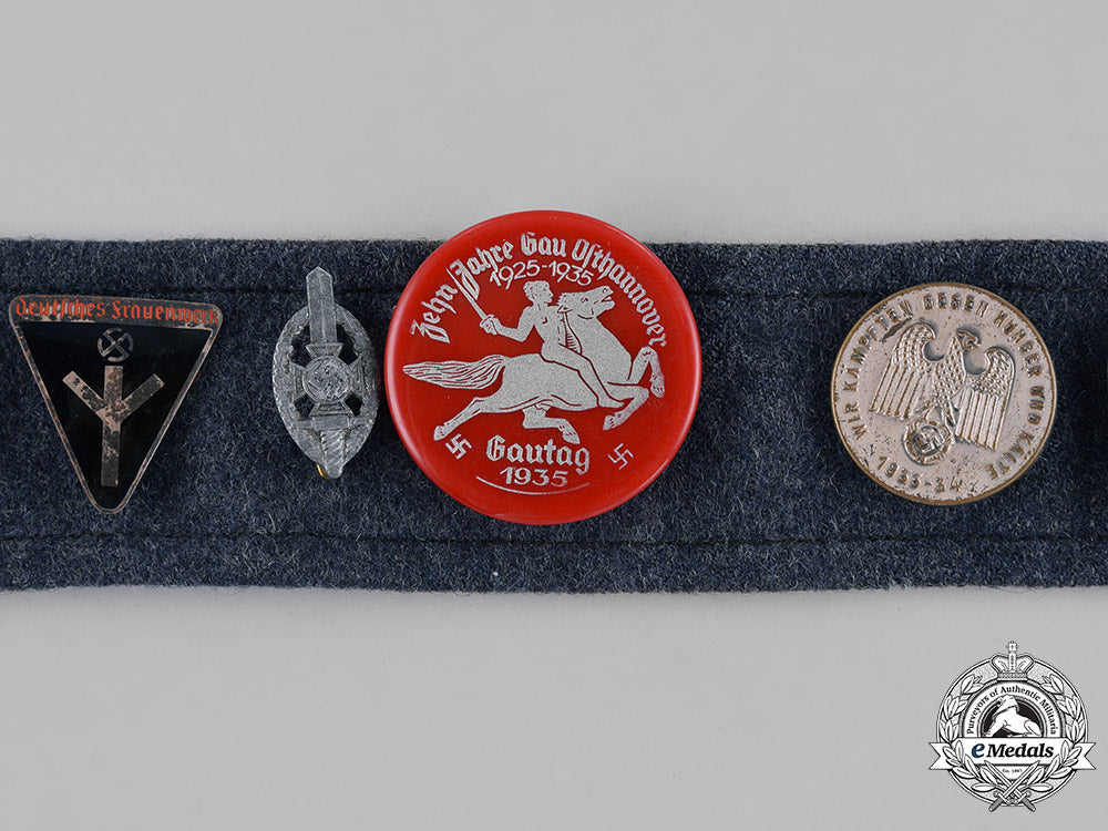 germany,_third_reich._a_souvenir_belt_featuring_day_badges_m182_0426