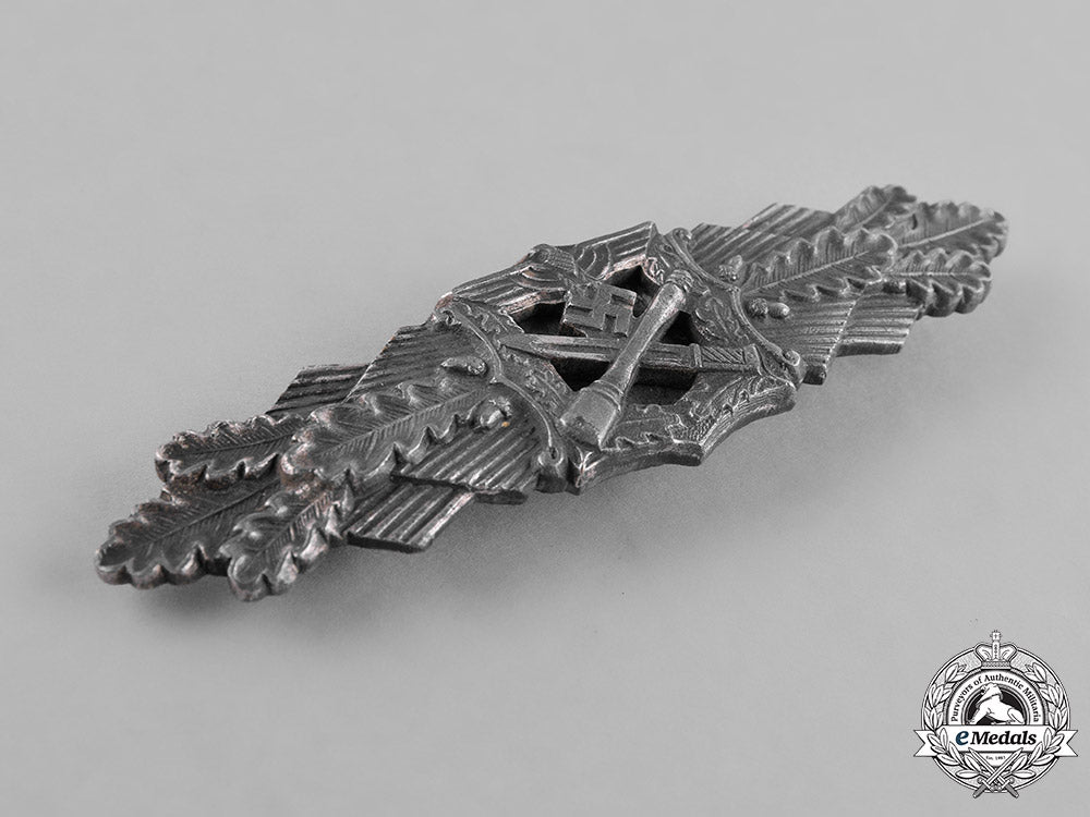 germany,_wehrmacht._a_rare_close_combat_clasp,_silver_grade,_by_hymmen&_co._m182_0515