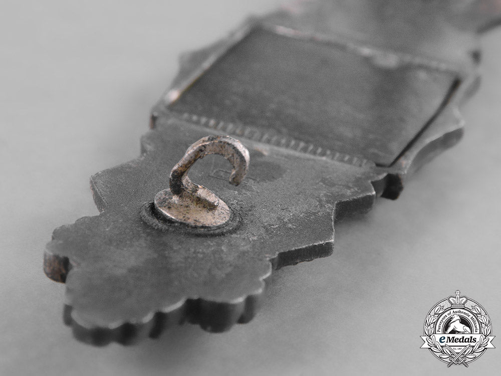 germany,_wehrmacht._a_rare_close_combat_clasp,_silver_grade,_by_hymmen&_co._m182_0517