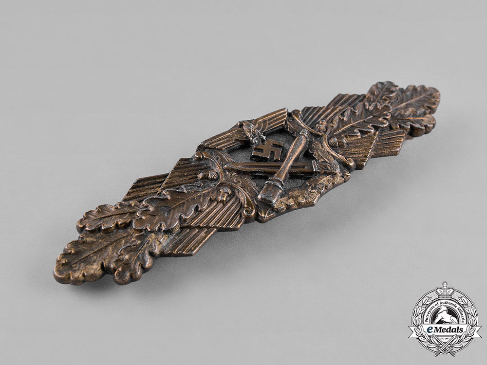 germany,_wehrmacht._a_close_combat_clasp,_bronze_grade,_by_c.e._juncker,_m182_0723